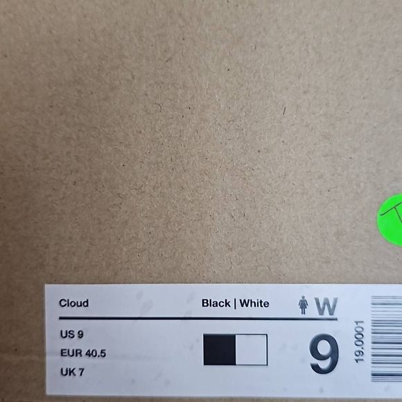 ON running Women's CLOUD, BLACK/WHITE, 9
Box as is - Picture 10 of 10